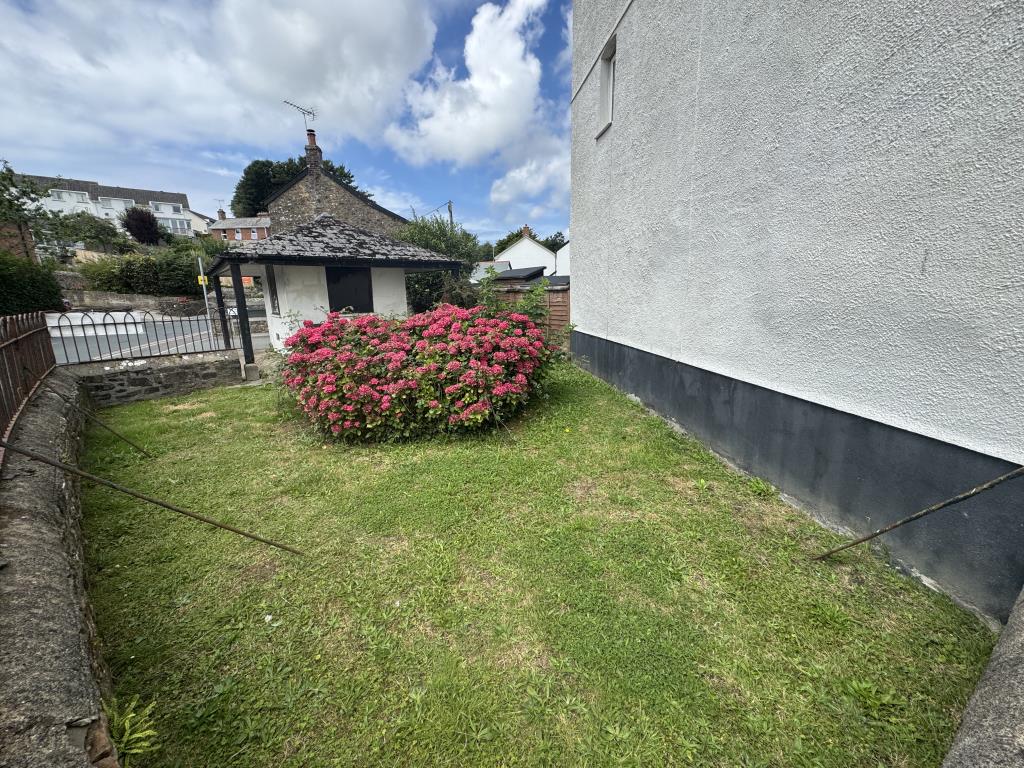 Lot: 102 - DETACHED BUILDING AND LAND WITH POTENTIAL - View of the land